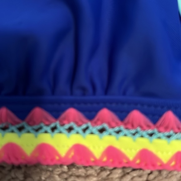 size M target bikini top, never worn, great condition, tie back. - Picture 2 of 4